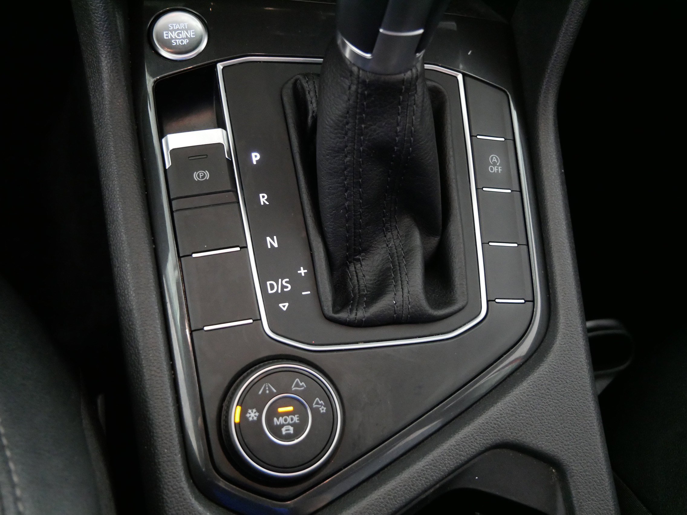 Used 2019 Volkswagen Tiguan SE image 30