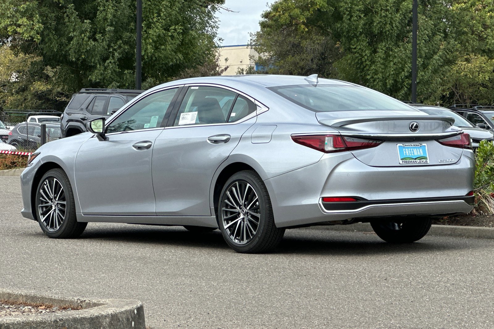 New 2025 Lexus ES 300h w/ Premium Package image 6