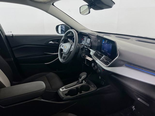 Used 2025 Chevrolet Trax LS FWD image 9