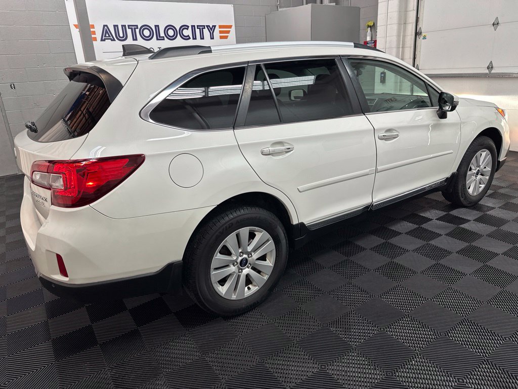 Used 2017 Subaru Outback 2.5i Touring AWD/4WD image 10
