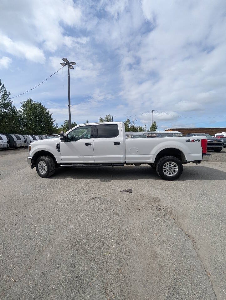 Used 2019 Ford F350 XLT w/ Camper Package AWD/4WD image 3