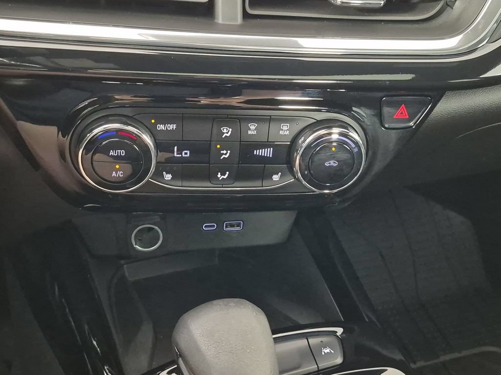 Certified 2024 Chevrolet Trax RS w/ Sunroof Package FWD image 27