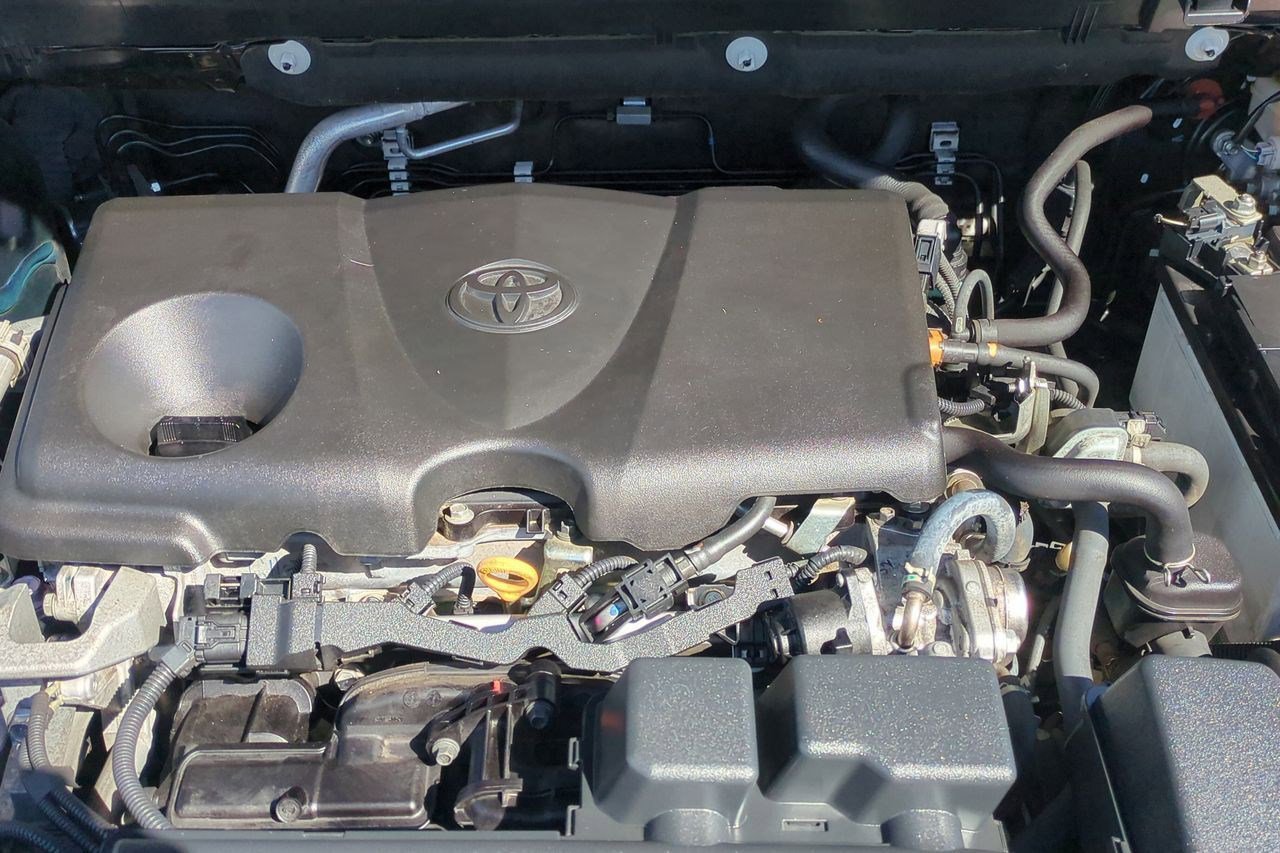 Used 2022 Toyota RAV4 XLE Premium image 26