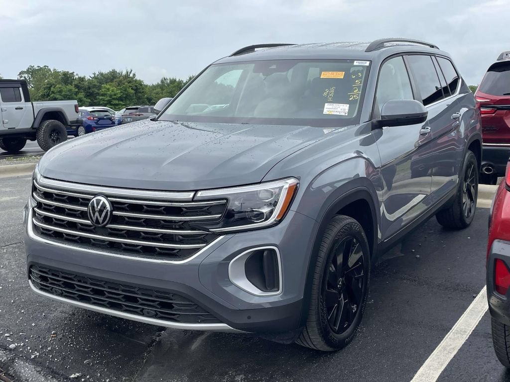 Used 2025 Volkswagen Atlas SE AWD/4WD image 2