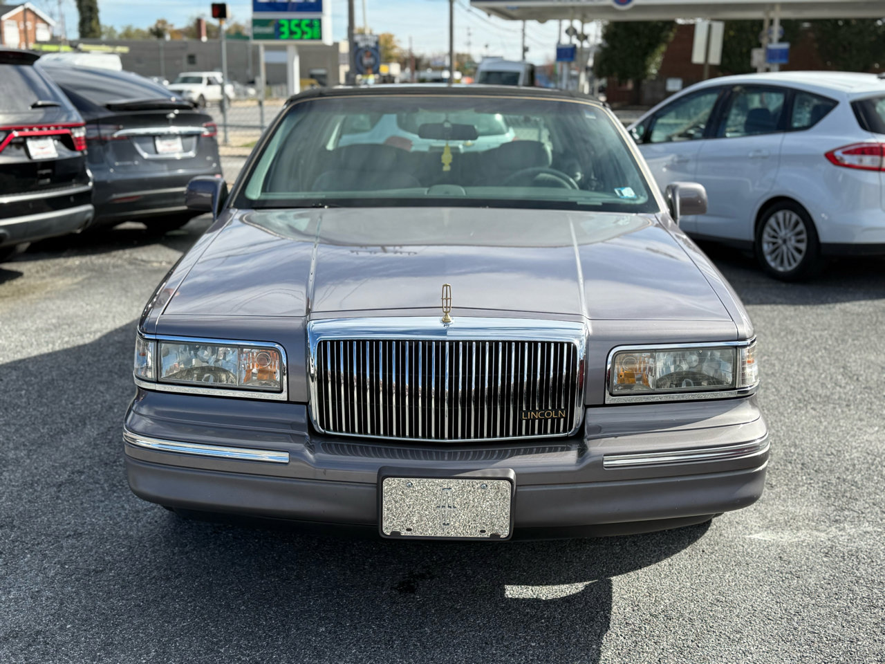 Used 1995 Lincoln Town Car Cartier image 7