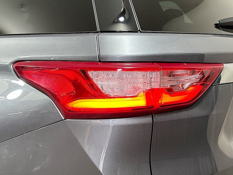 Used 2021 Chevrolet Traverse LS AWD/4WD image 32