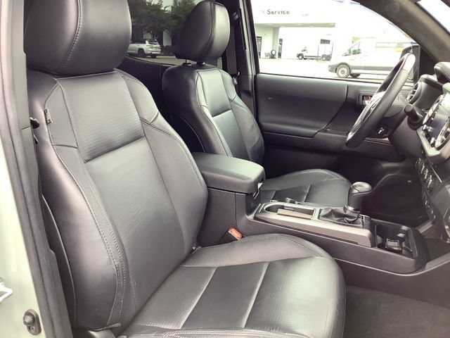 Used 2022 Toyota Tacoma TRD Sport w/ TRD Premium Sport Package AWD/4WD image 36