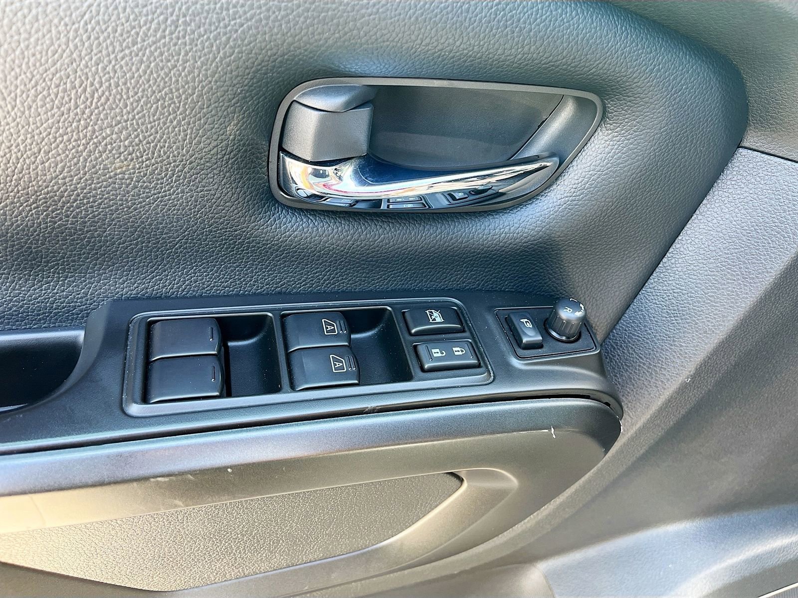 Used 2024 Nissan Titan PRO-4X w/ Pro-4x Convenience Package image 18