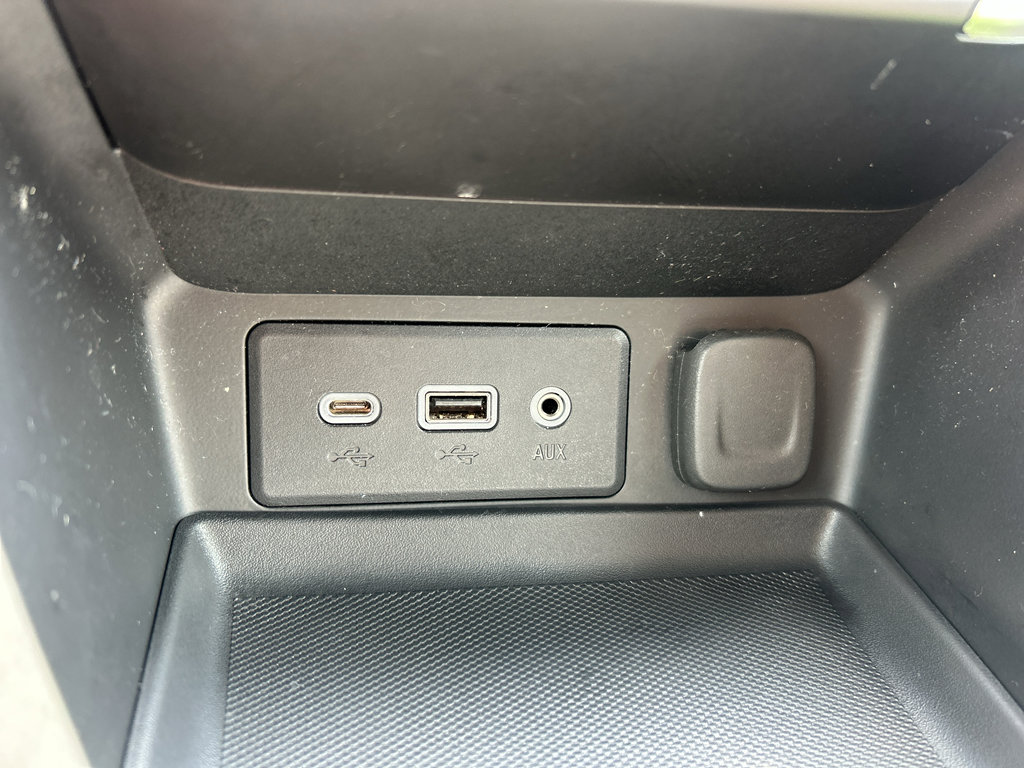 Used 2023 GMC Terrain SLE image 30