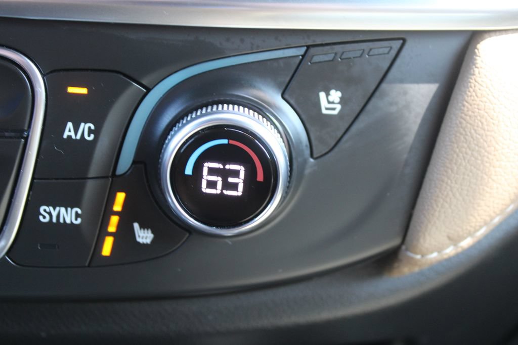 Used 2023 Chevrolet Traverse Premier FWD image 49