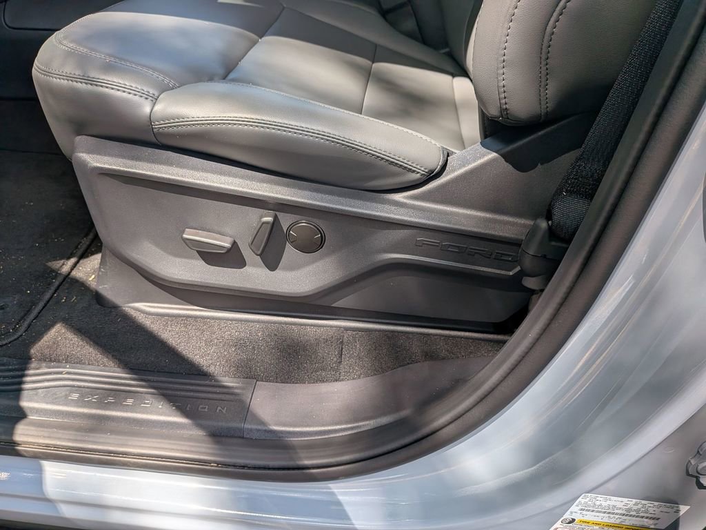 New 2026 Ford Expedition Active image 15