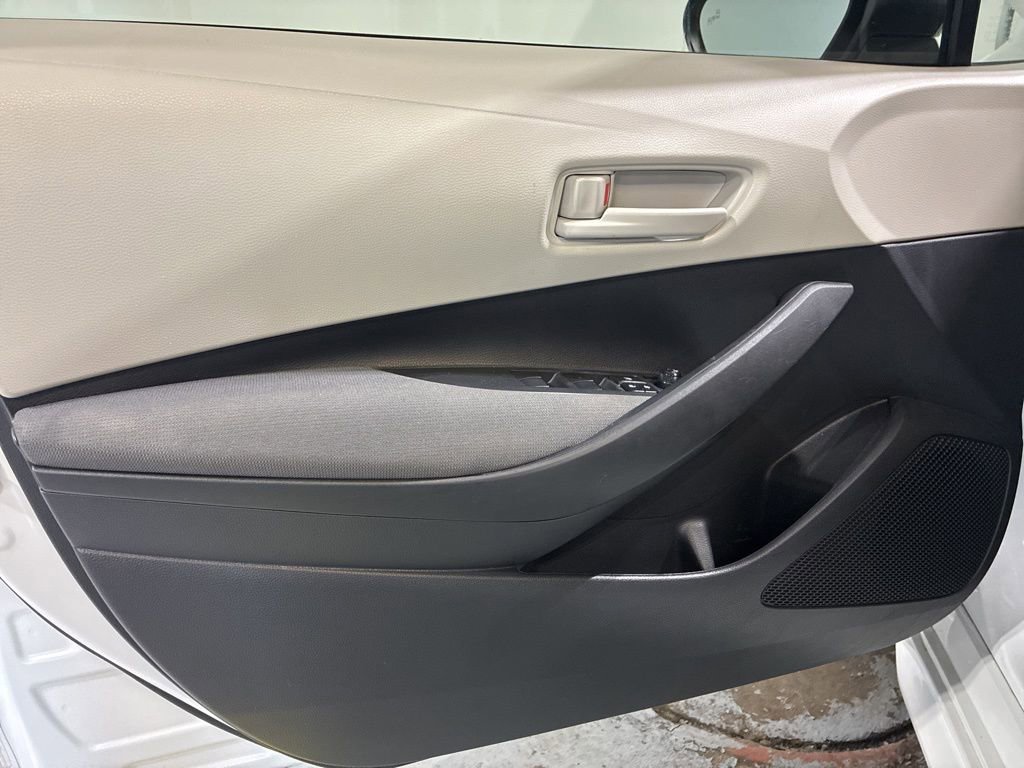 Used 2024 Toyota Corolla LE w/ LE Convenience Package image 12