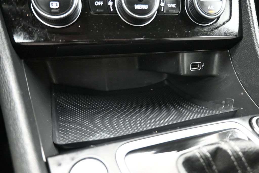 Used 2019 Volkswagen Jetta R-Line w/ R-Line Cold Weather Package FWD image 21