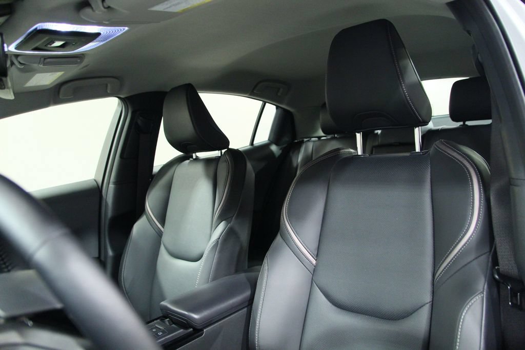 Used 2024 Toyota Prius XLE AWD/4WD image 6