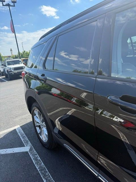 Used 2023 Ford Explorer XLT w/ Equipment Group 202A AWD/4WD image 4