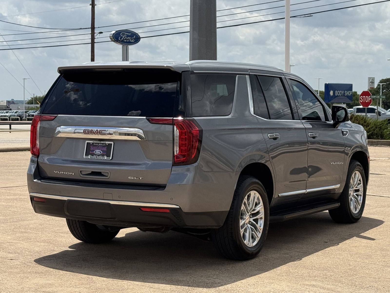Used 2021 GMC Yukon SLT w/ SLT Luxury Plus Package RWD image 4