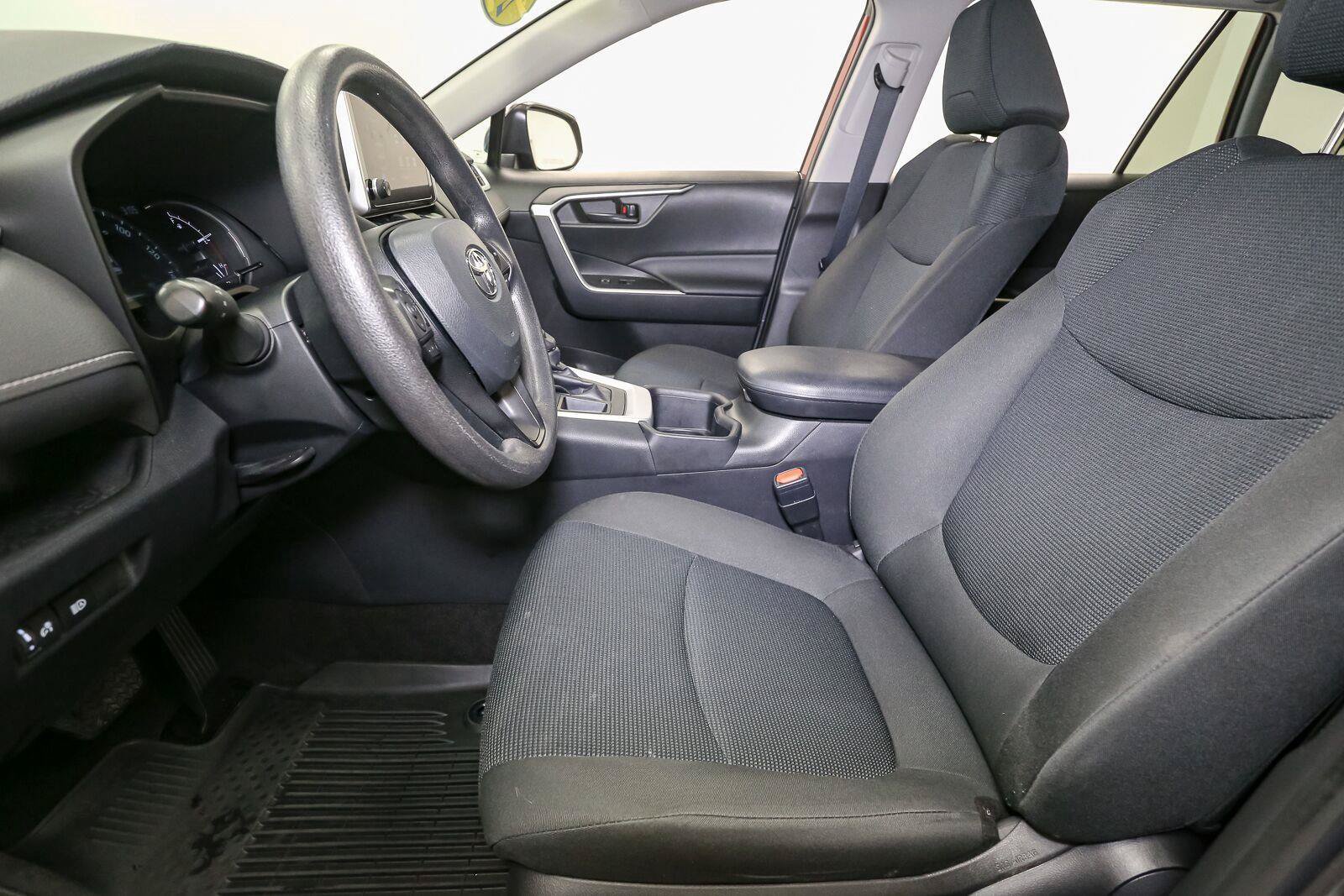 Used 2023 Toyota RAV4 LE FWD image 39
