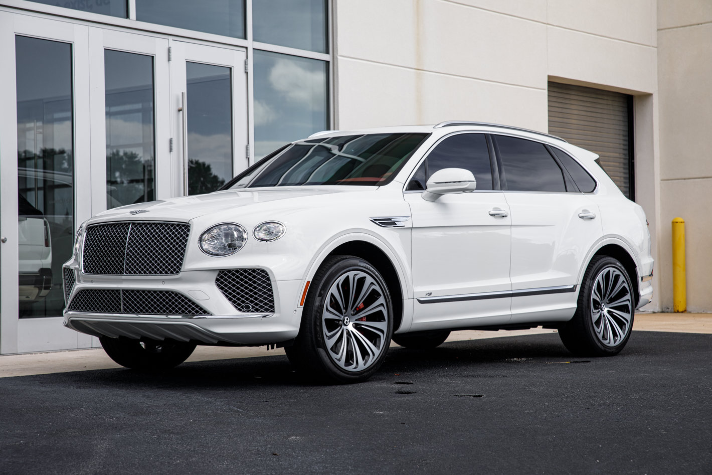 Used 2021 Bentley Bentayga AWD/4WD image 30