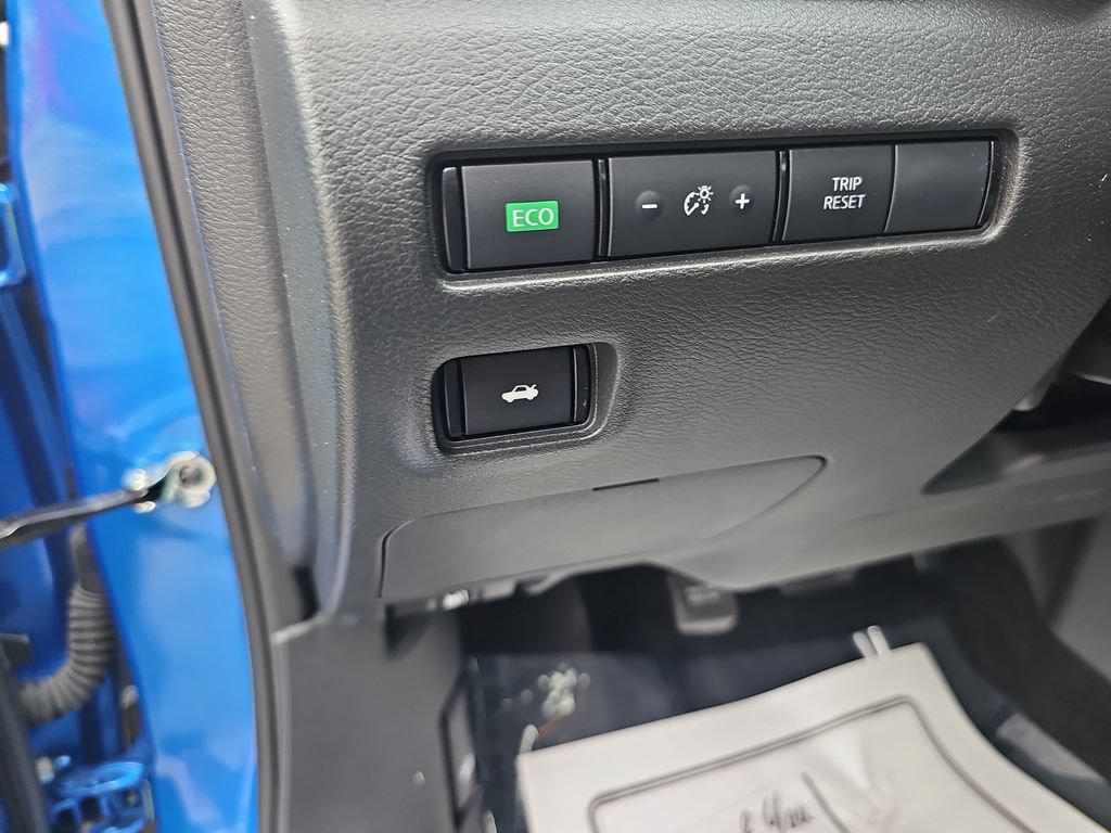Used 2025 Nissan Sentra SV FWD image 32