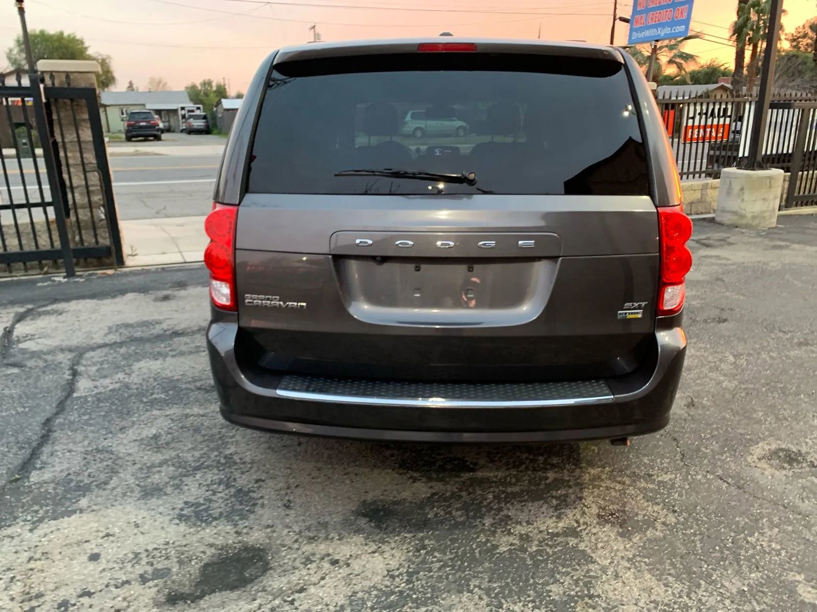 Used 2019 Dodge Grand Caravan SXT image 4