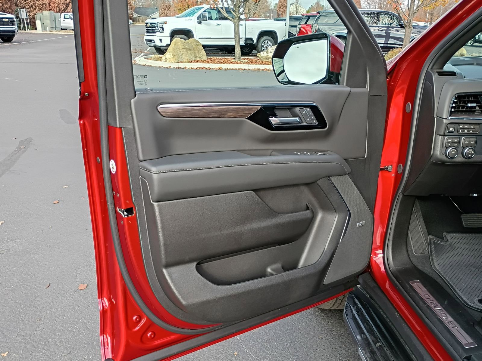 New 2026 Chevrolet Suburban LT image 29