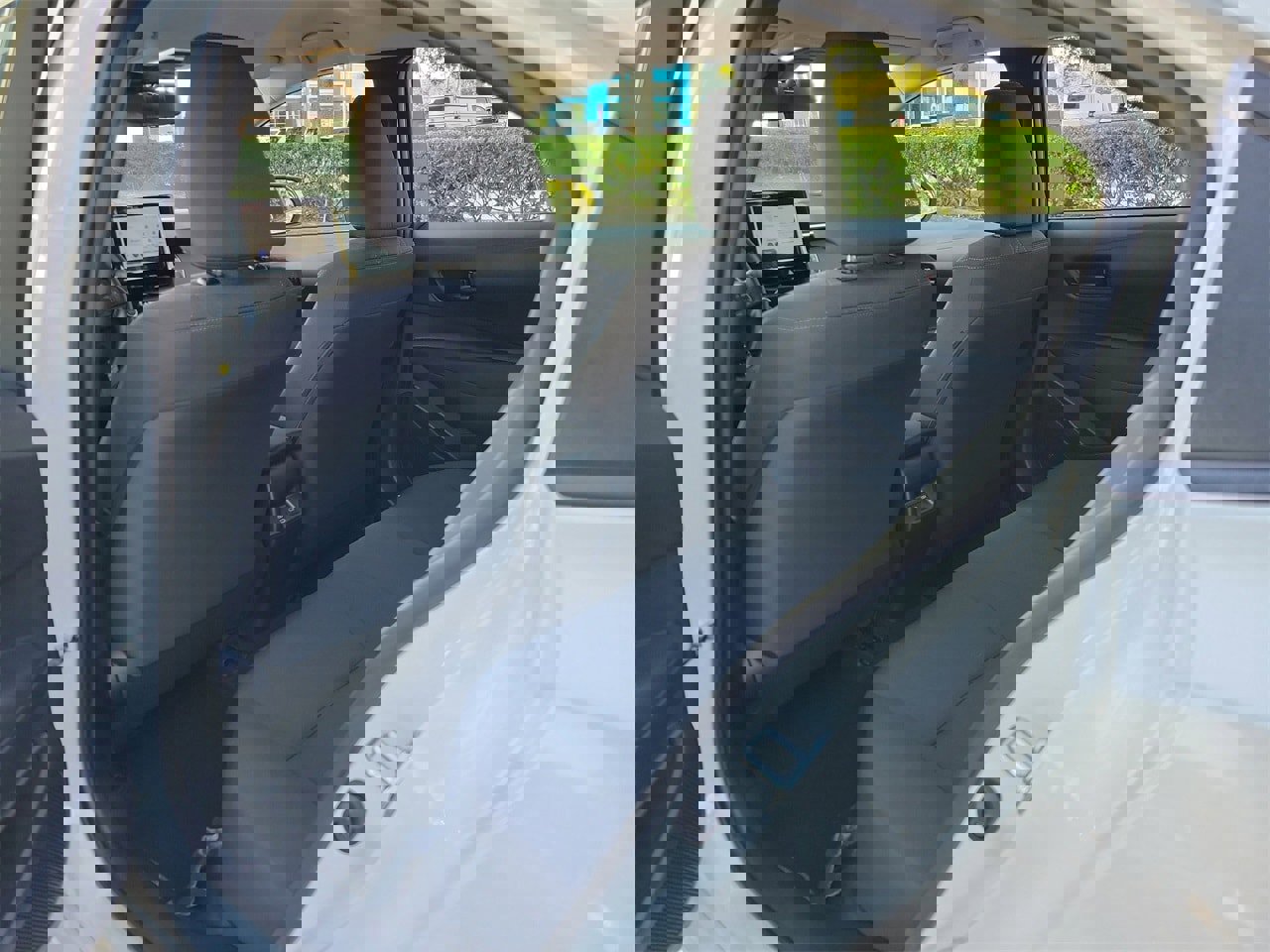 Used 2025 Toyota Corolla LE image 9