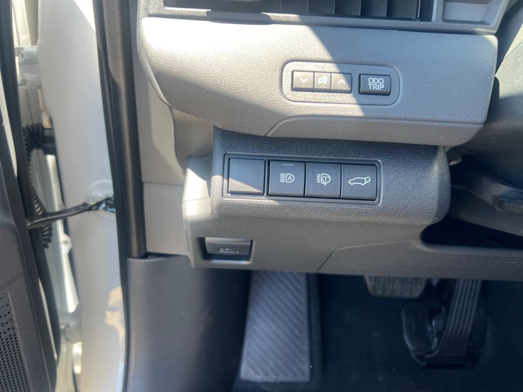New 2026 Toyota C-HR AWD/4WD image 18