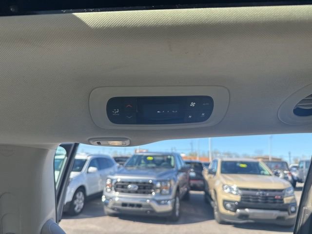 Used 2020 Chrysler Pacifica Limited image 30