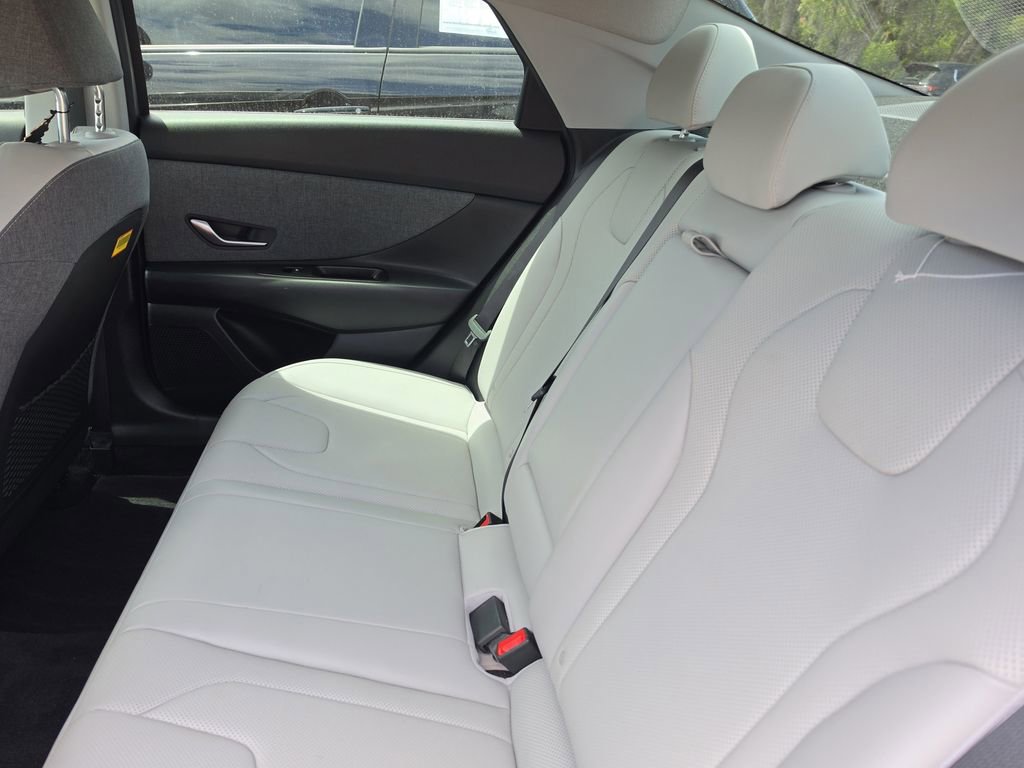 Used 2023 Hyundai Elantra Limited FWD image 13