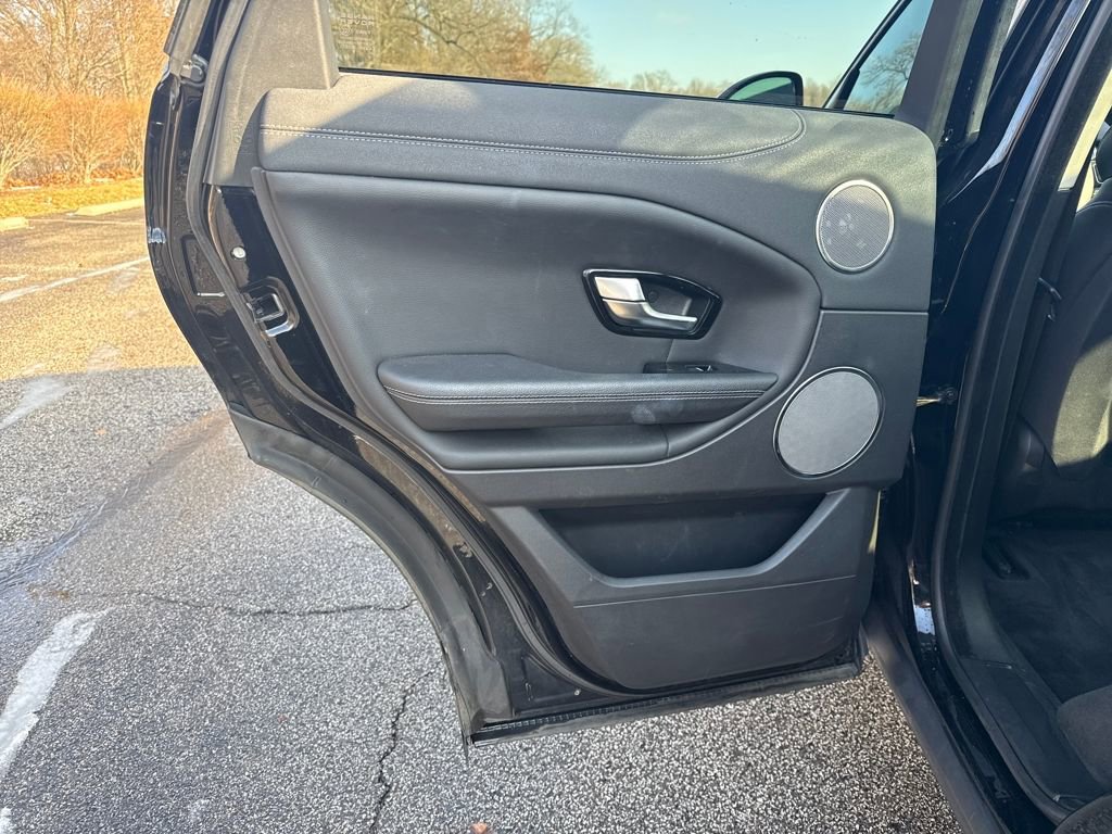 Used 2019 Land Rover Range Rover Evoque SE Premium image 13