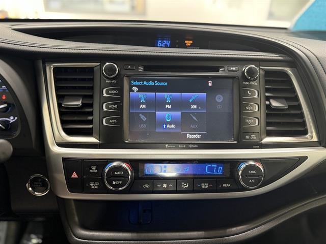 Used 2018 Toyota Highlander SE image 9