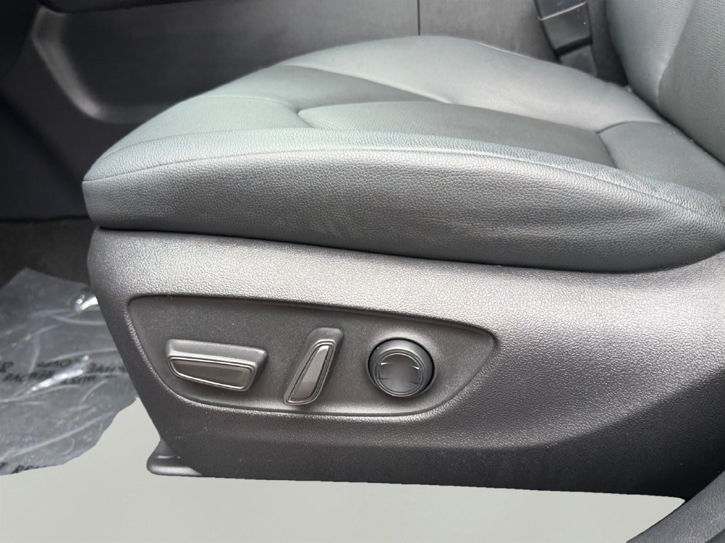 Used 2024 Toyota Grand Highlander AWD image 17