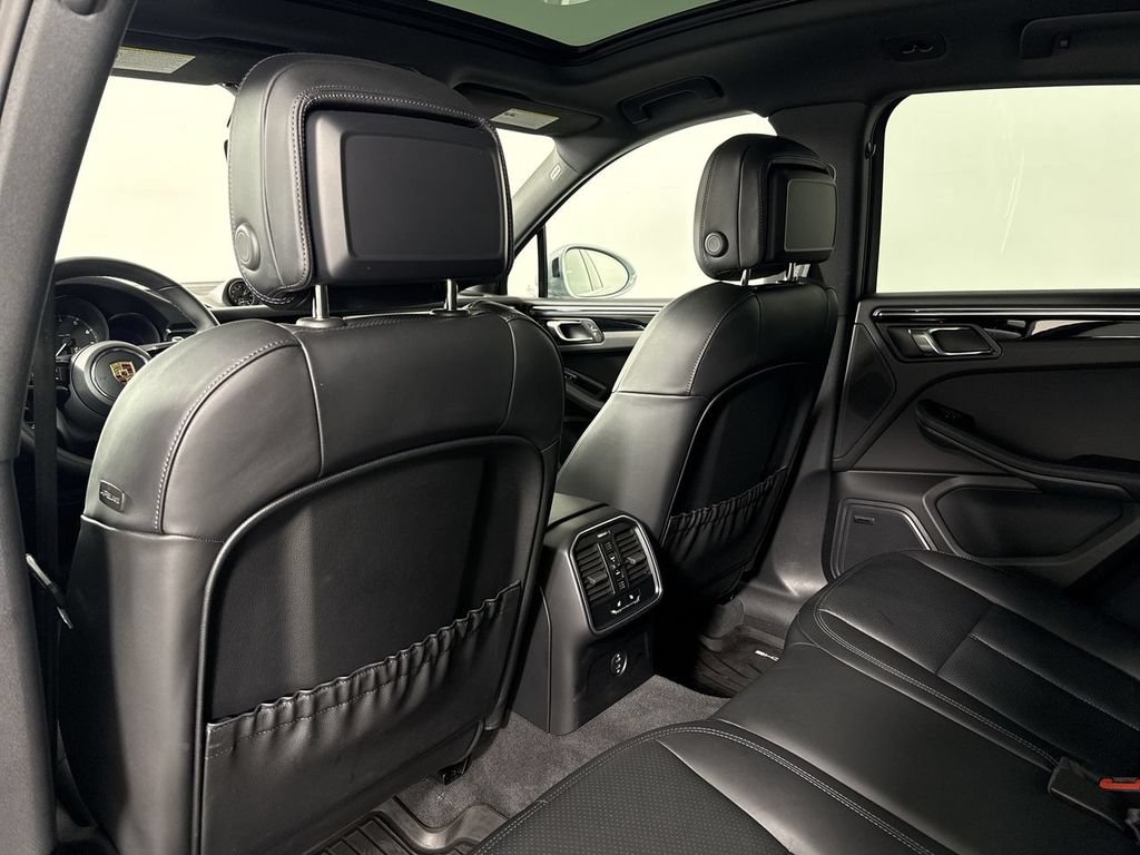 Certified 2026 Porsche Macan AWD/4WD image 26