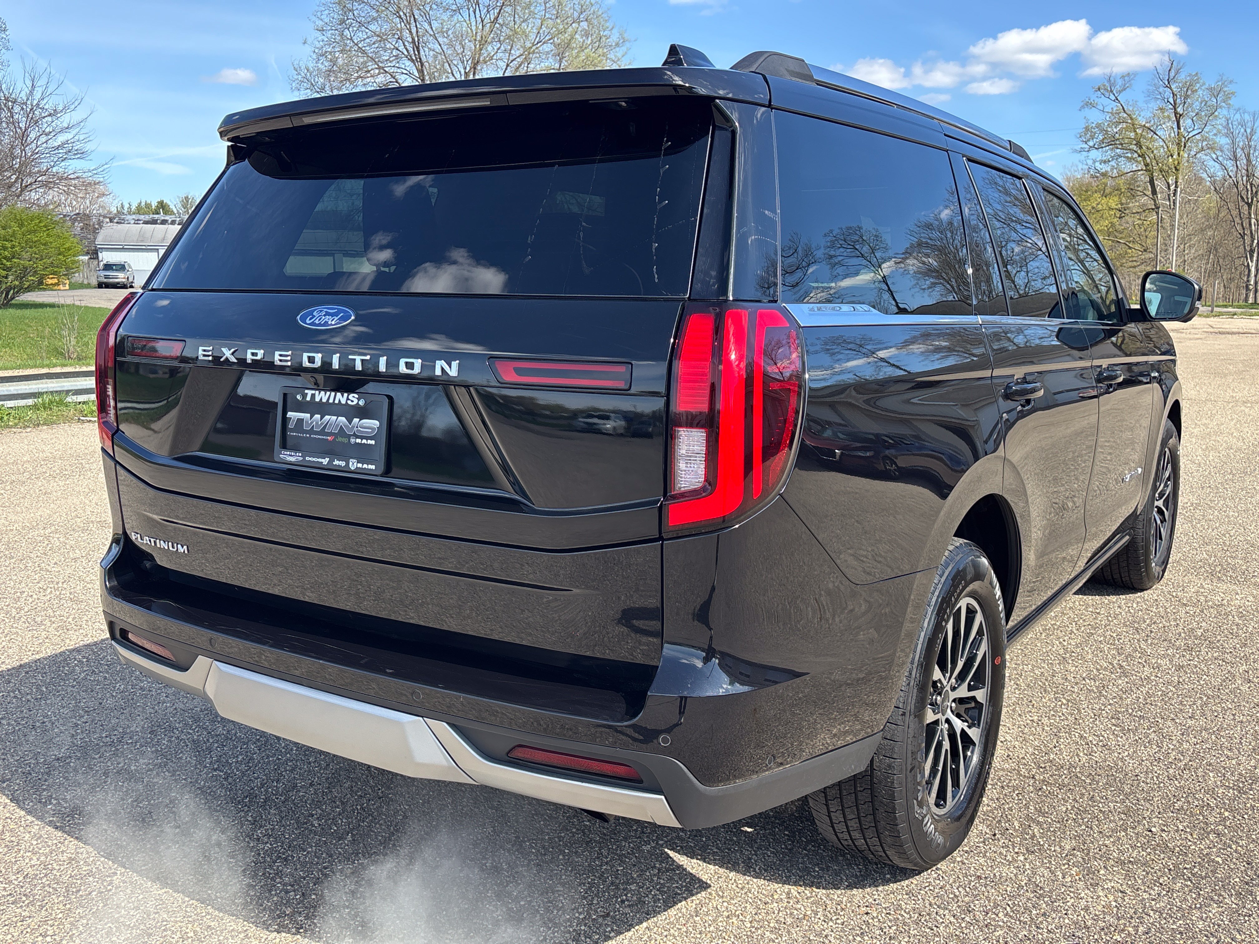 Used 2025 Ford Expedition Platinum AWD/4WD image 6