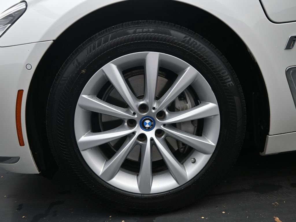 Used 2018 BMW 740e xDrive image 9