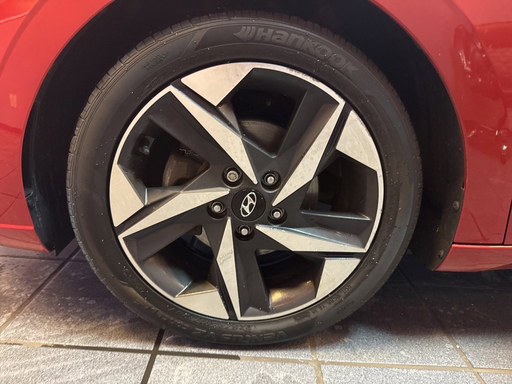 Used 2021 Hyundai Elantra Limited image 17