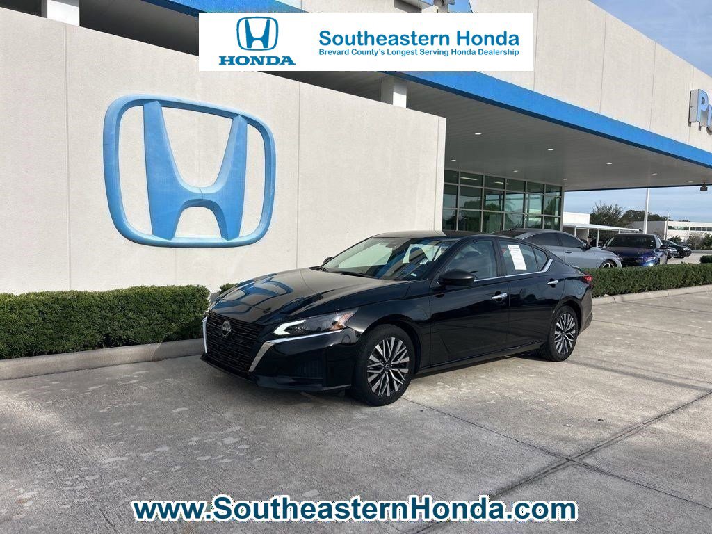 Used 2024 Nissan Altima 2.5 SV image 1