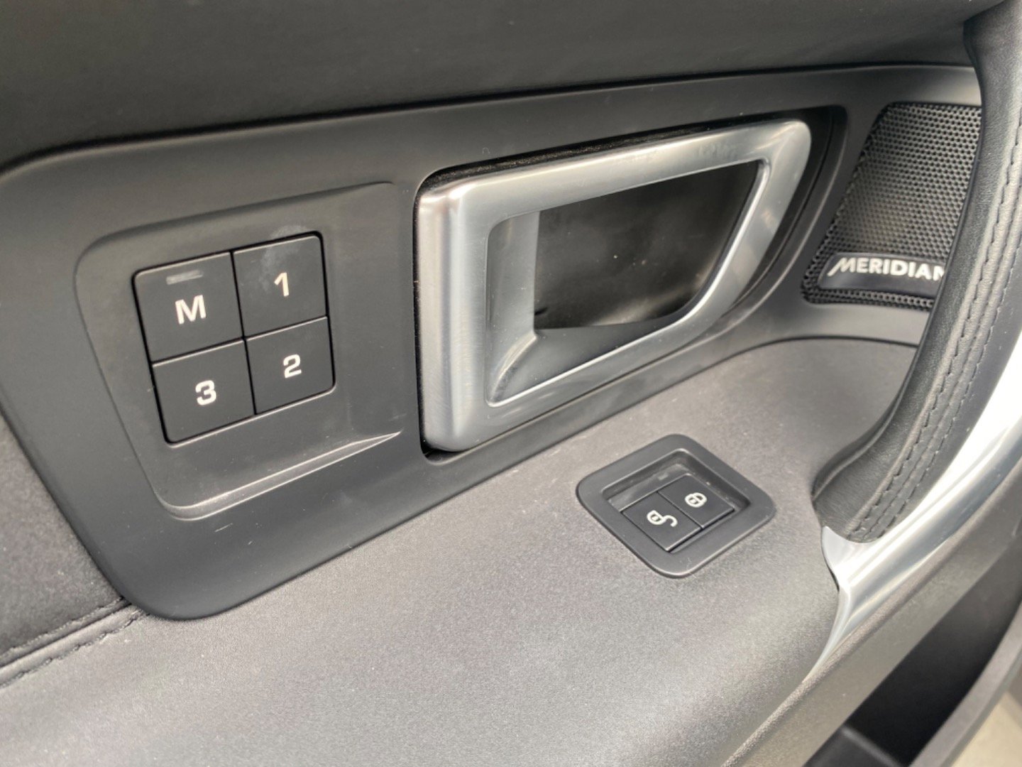 Used 2019 Land Rover Discovery Sport HSE image 27