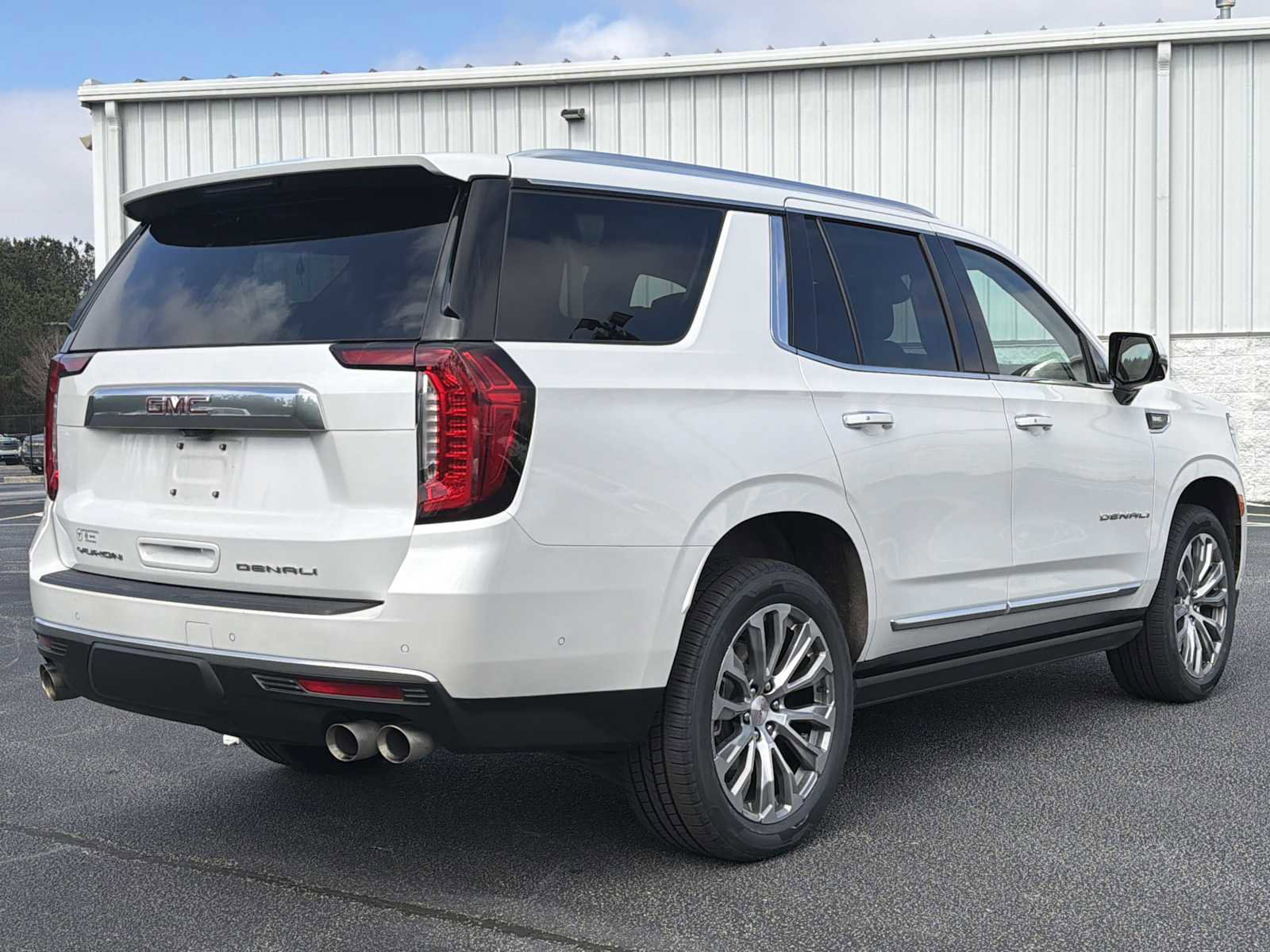 Used 2024 GMC Yukon Denali w/ Denali Reserve Package image 34