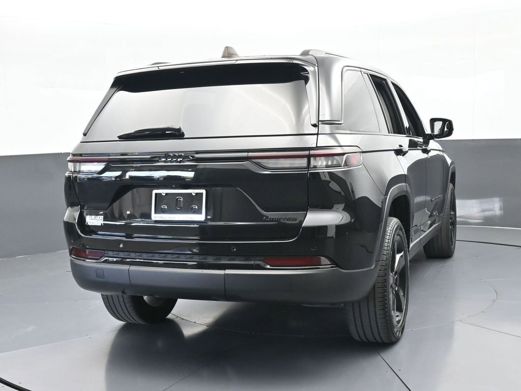 Used 2023 Jeep Grand Cherokee Limited w/ Black Appearance Package image 5