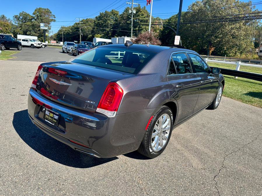 Used 2017 Chrysler 300 Limited w/ Value Package image 8