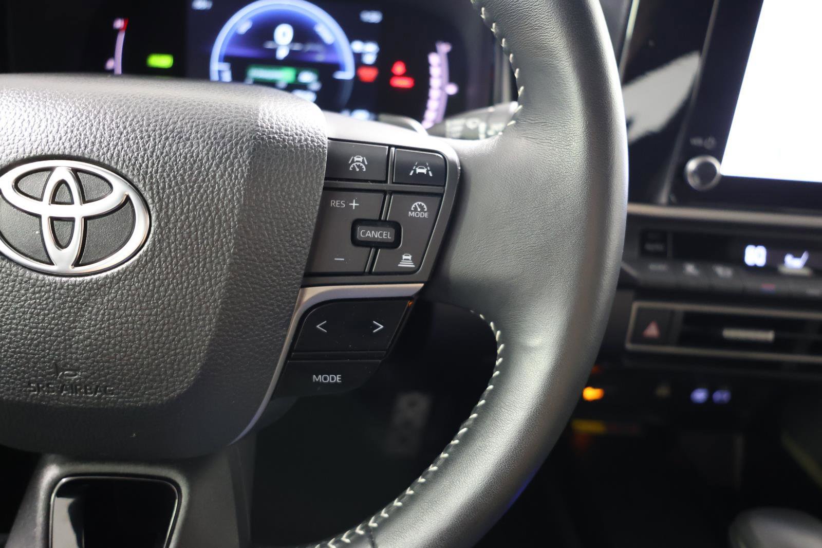 Used 2025 Toyota Camry SE FWD image 19