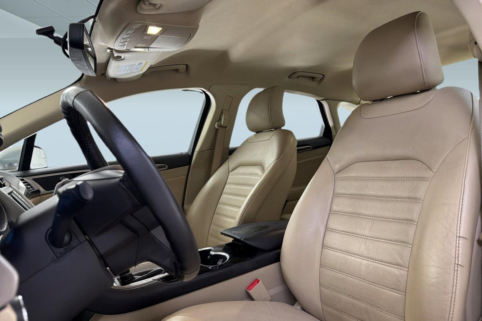 Used 2015 Ford Fusion SE w/ Equipment Group 202A FWD image 21