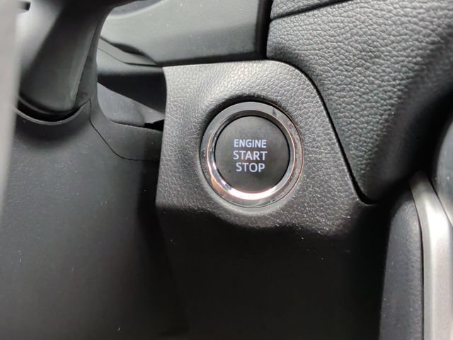 Used 2025 Toyota RAV4 XLE FWD image 26