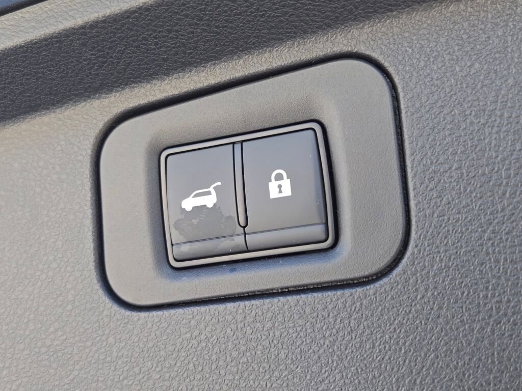 New 2026 Nissan Armada SL w/ Captain's Chari Seat Package image 18