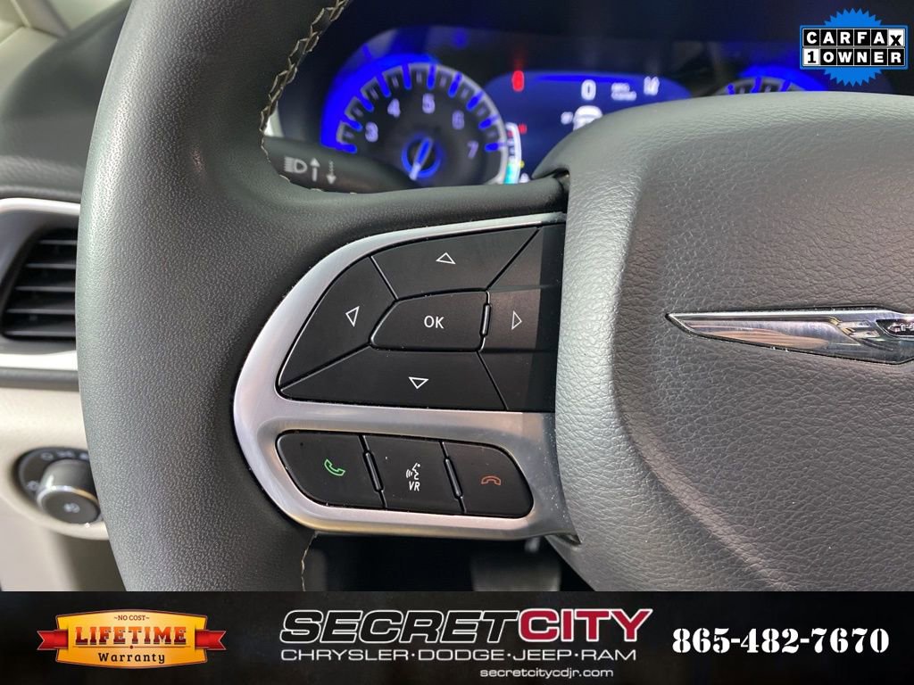 Used 2024 Chrysler Pacifica Touring-L image 15