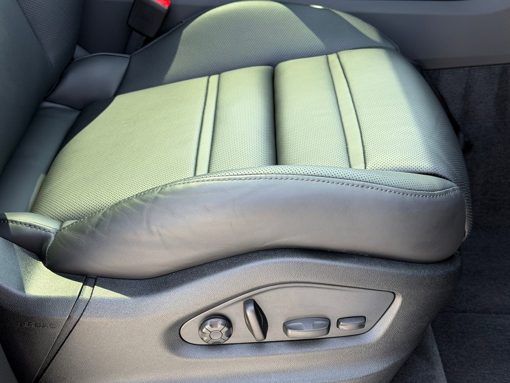 Used 2023 Porsche Cayenne E-Hybrid image 16