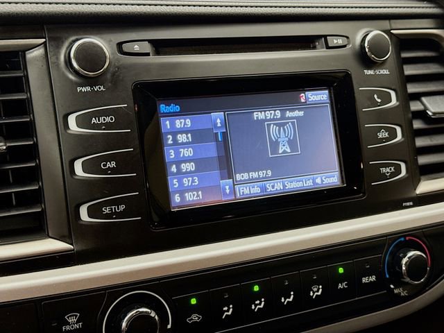 Used 2019 Toyota Highlander LE AWD/4WD image 14