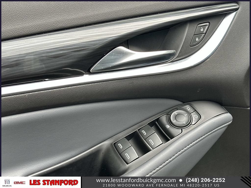 Used 2024 Buick Enclave Essence AWD/4WD image 18