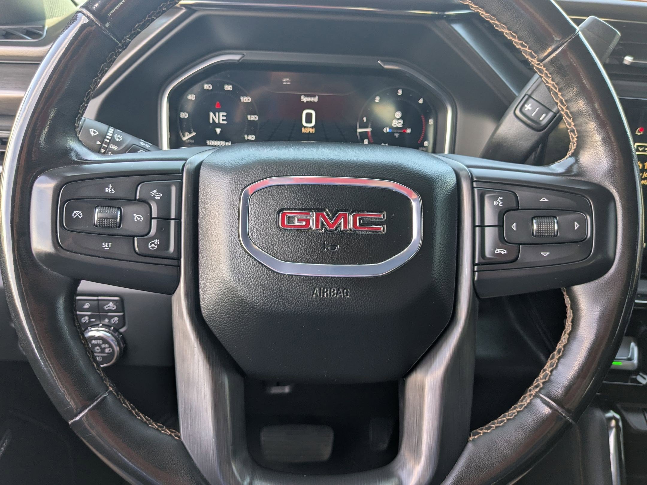 Used 2024 GMC Sierra 3500 AT4 w/ AT4 Premium Plus Package AWD/4WD image 16